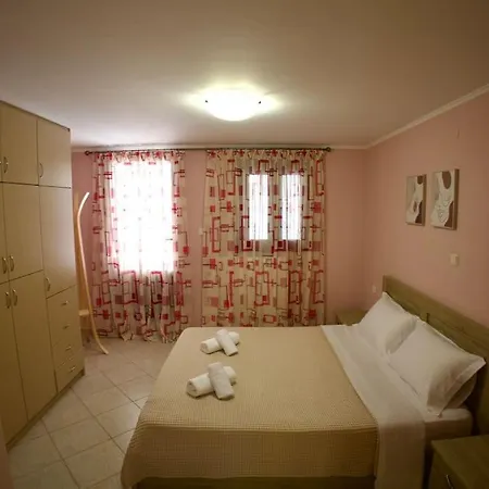 קוניטסה Mountain Harmony Home מראה חיצוני תמונה